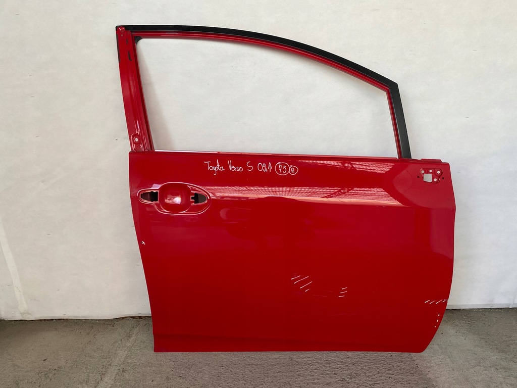 фото №1, Toyota verso s subaru trezia дверь передние правое