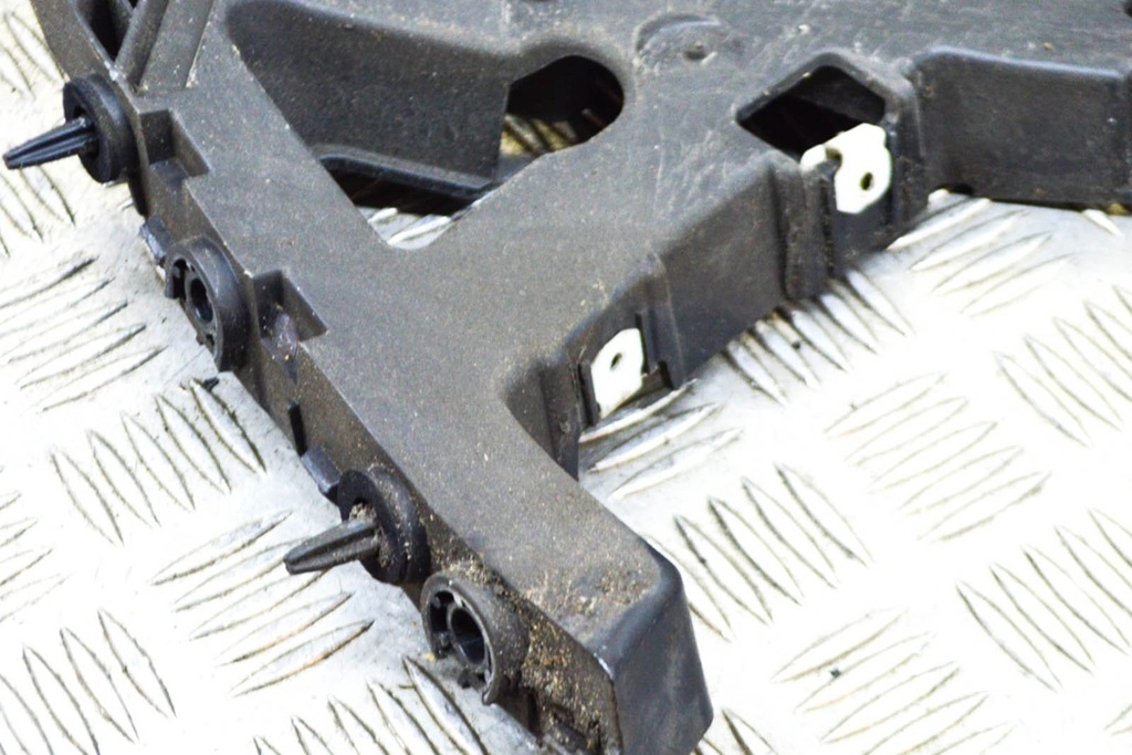 фото №7, Jaguar i-pace x590 задній правий кронштейн бампера j9d3-17b930-a 2019