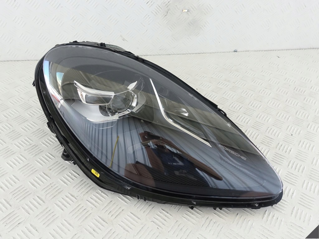 фото №1, Porsche macan 95b lift 18- full led правая europa