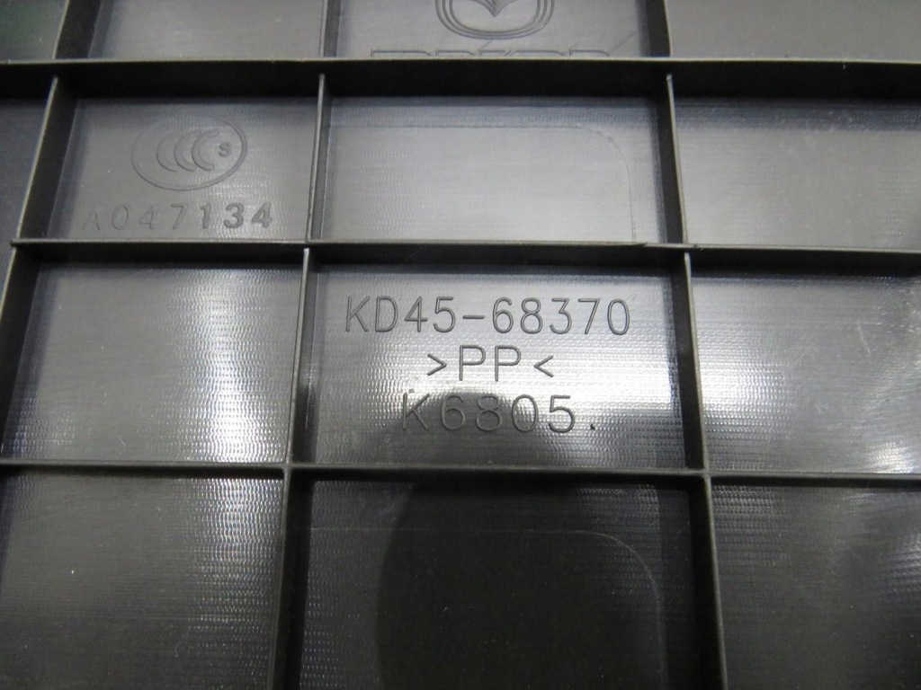 Накладка поріг стійка правий перед mazda cx-5 kd45-68370 Зі Шроту