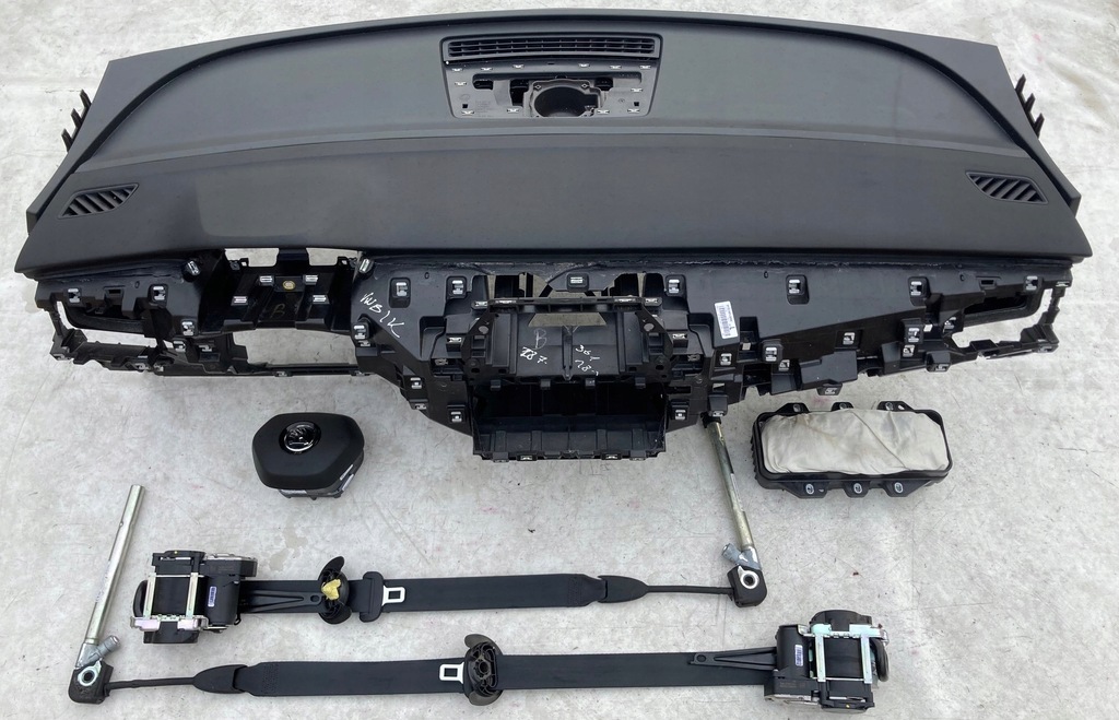 фото №1, Skoda enyaq приборная панель приборная панель консоль подушки безопасности ремни