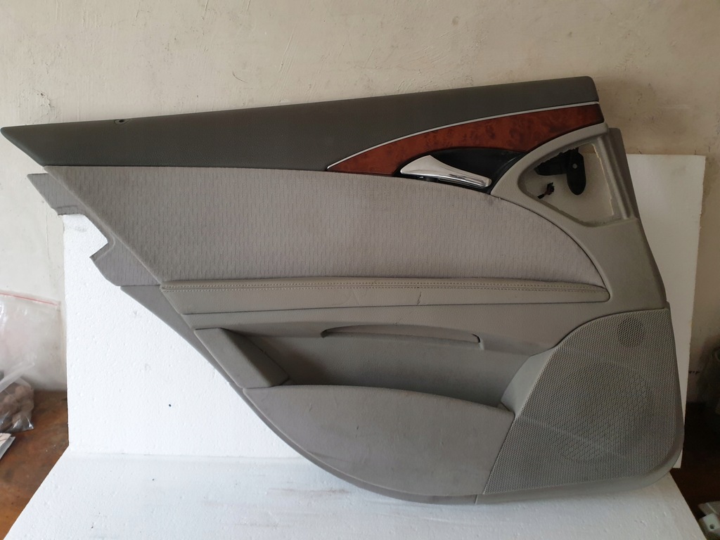 фото №1, Обшивка двері лівий задня mercedes w211 sedan