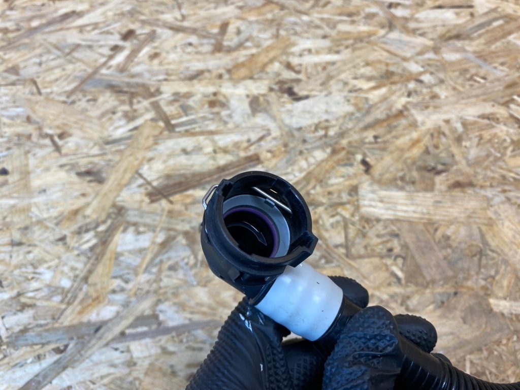 Пабтрубок  труба шланг воды tesla model 3 y 1501325-00-b Цена