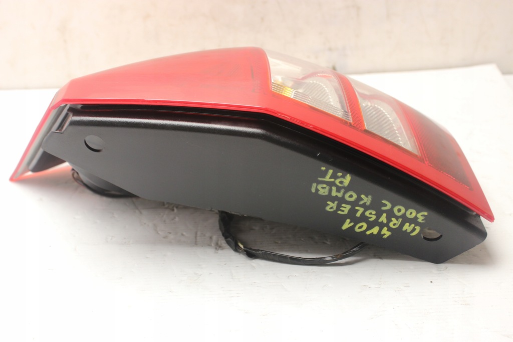 фото №10, Лампа правый задняя chrysler 300 i 300c kombi 2006r-