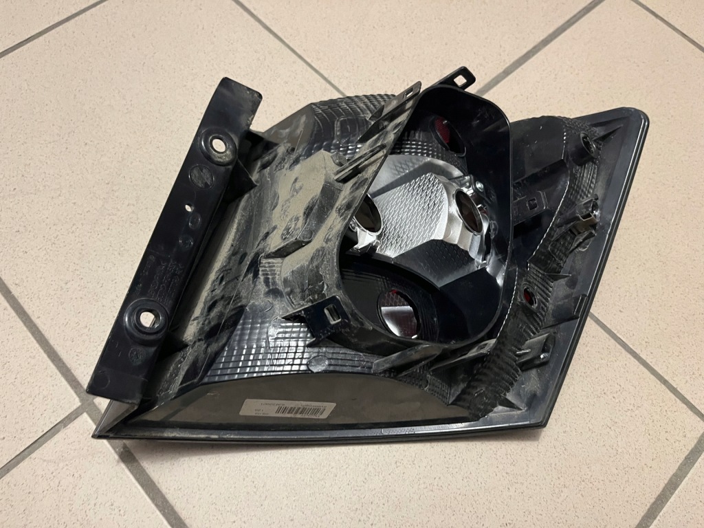 фото №13, Skoda fabia iii 3 kombi 6v9 лампа задняя задняя левая