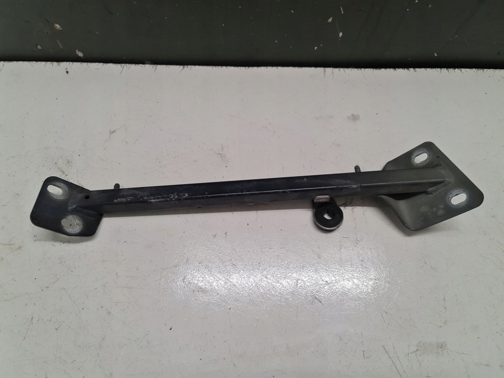 фото №1, Кронштейн подкрылок левый audi a8 d3 4e0805463f