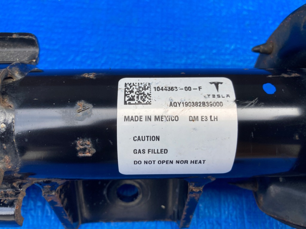Амортизатор левый передний tesla model 3 Оригинал