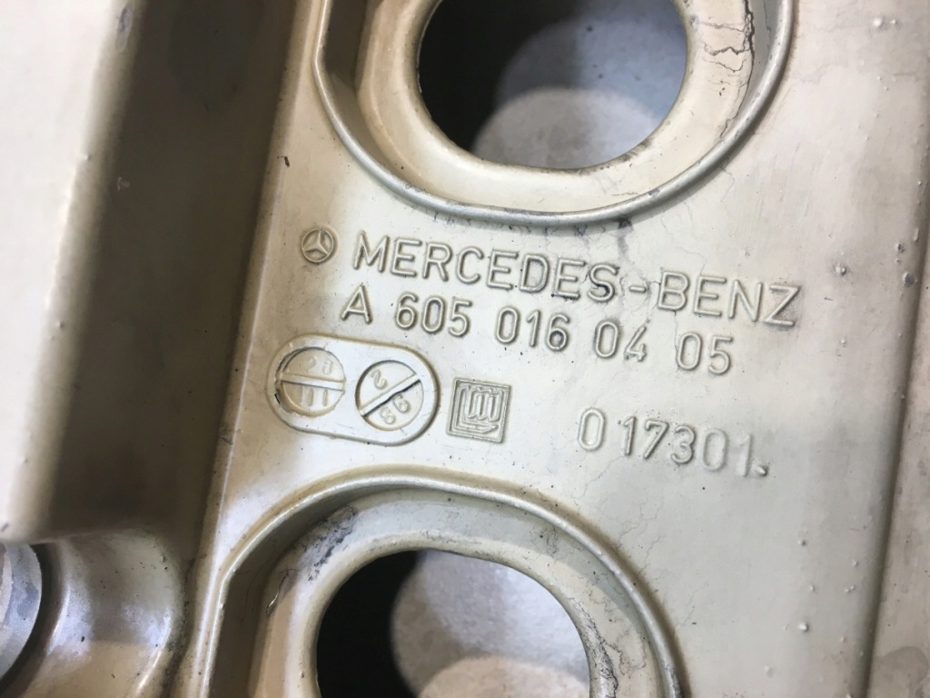 Кришка клапанів mercedes w210 2.5 d a6050160405 Оригінал