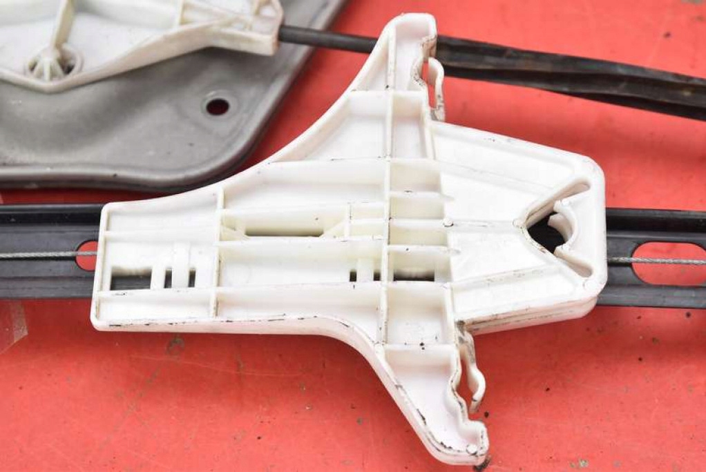 фото №8, Подъемник стекло левый задняя 1k4839461 vw golf 5 v plus 03-09