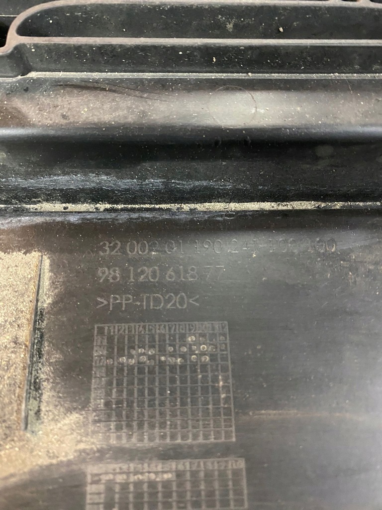 фото №7, Citroen c3 iii решётка средняя бампера абсорбер 9812063780 9812061877