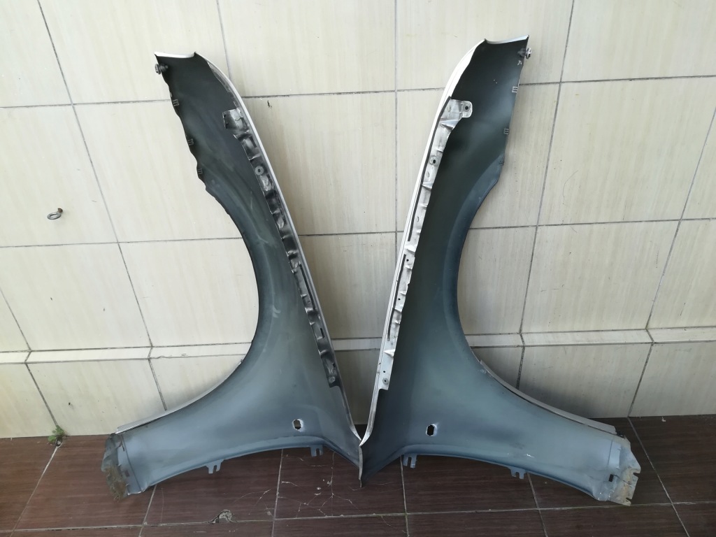 Бампер перед + 2 крылья левый правый chrysler 300c 04-10 оригинальный номер в Украине