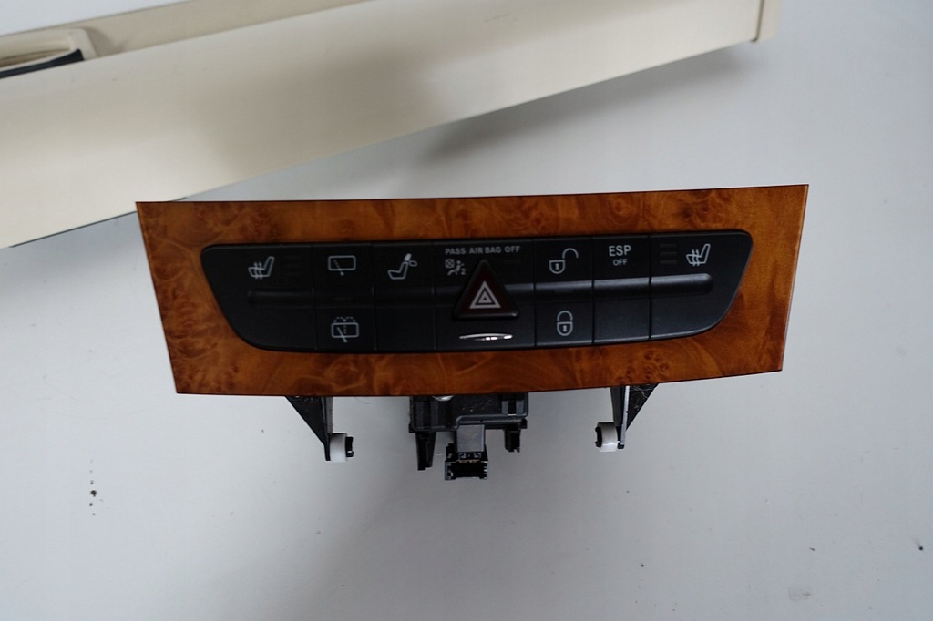 фото №1, Mercedes w211 бардачок панель карман elegance подъемник