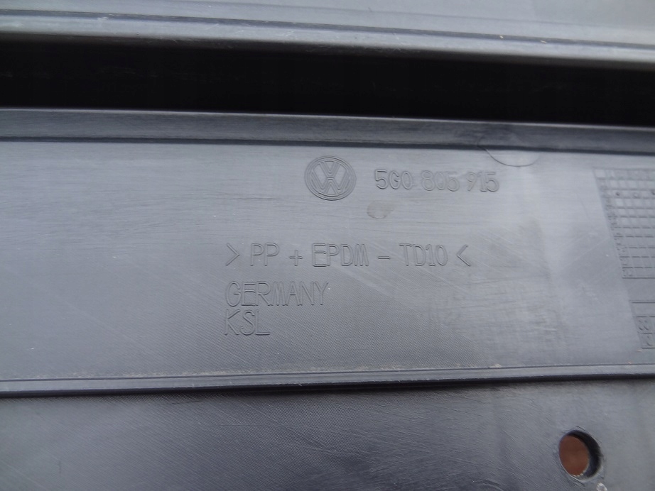 фото №8, Спойлер спойлер dół бампера перед 5g0805915 vw golf vii