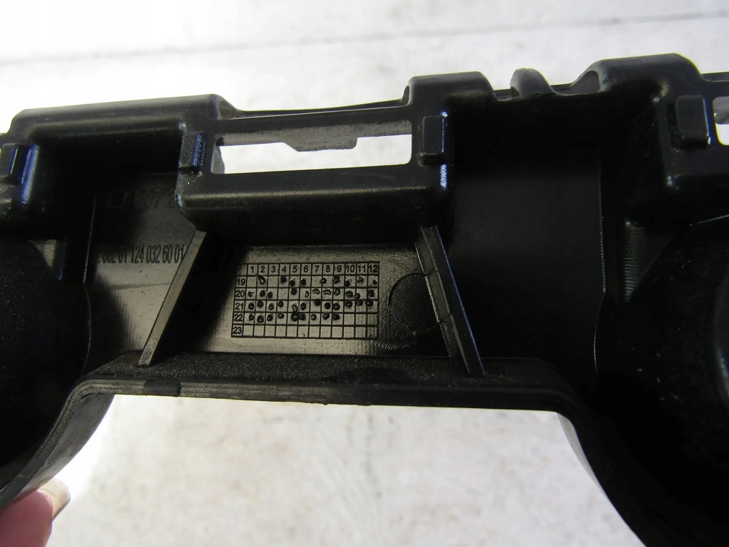 фото №9, Skoda octavia iv kombi направляющая бампера правый задняя