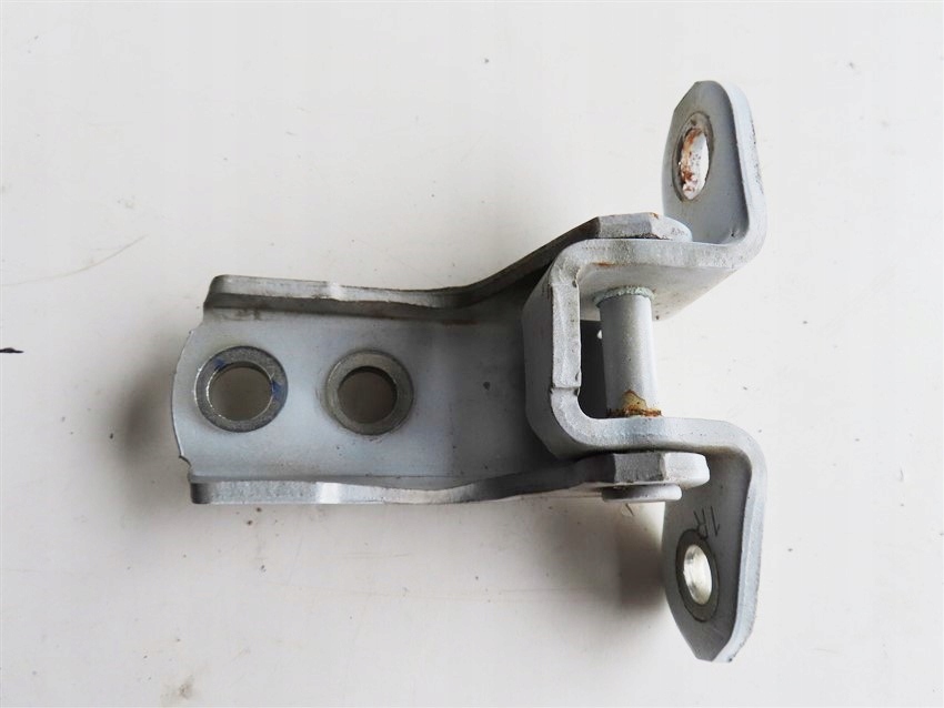 Купити Петля двері передній праві верхній toyota yaris 3 2011-2017 рік 040