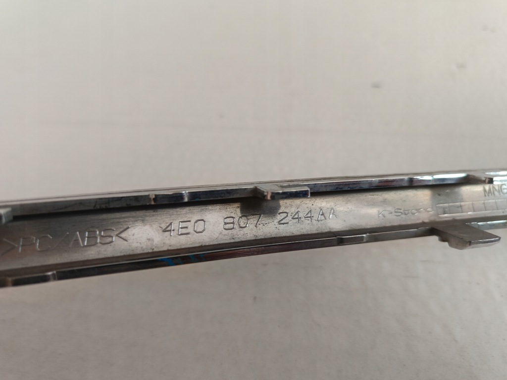 фото №10, Хром молдинг бампера перед правый 4e0807244a audi a8 d3