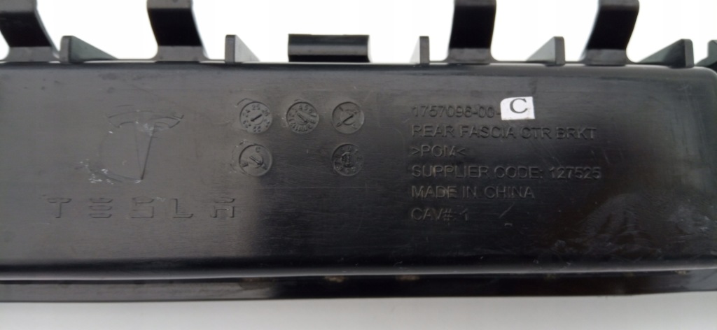 Tesla model 3 рестайлинг  23- направляющая кронштейн средний бампера задний  1757096-00-c Цена