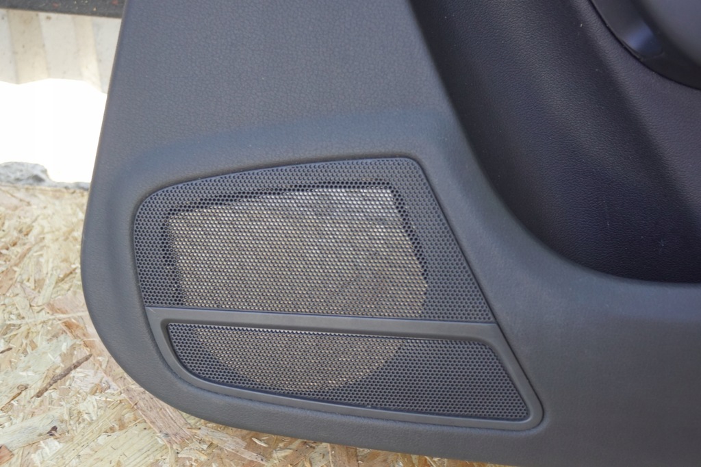 фото №5, Обшивка дверь правый задняя audi a4 b8