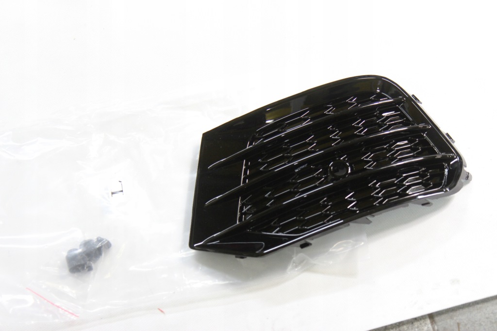 Premium решітка  решітка права+ ліва audi rsq3 q3 14-18r рестайлінг  + датчики Ціна