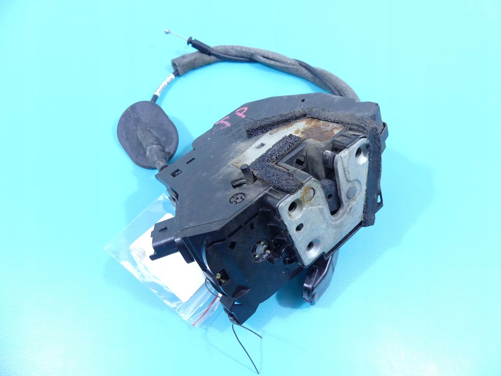 фото №1, Замок задняя правый 825000767r renault clio iv 12-19