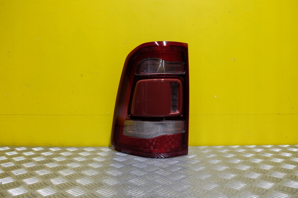 фото №1, Dodge ram 1500 2019- лампа задняя левая led usa