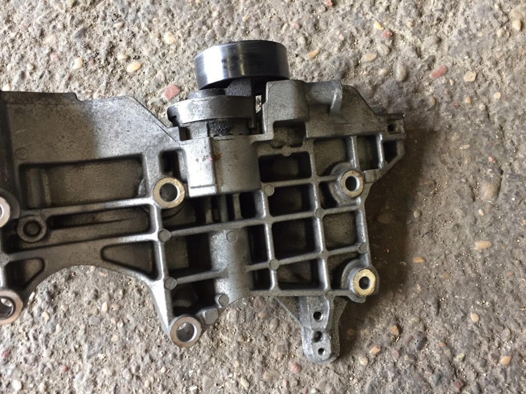 A3 8p 1.6 tdi рестайлінг  кронштейн генератора 03l903143k Зі Шроту