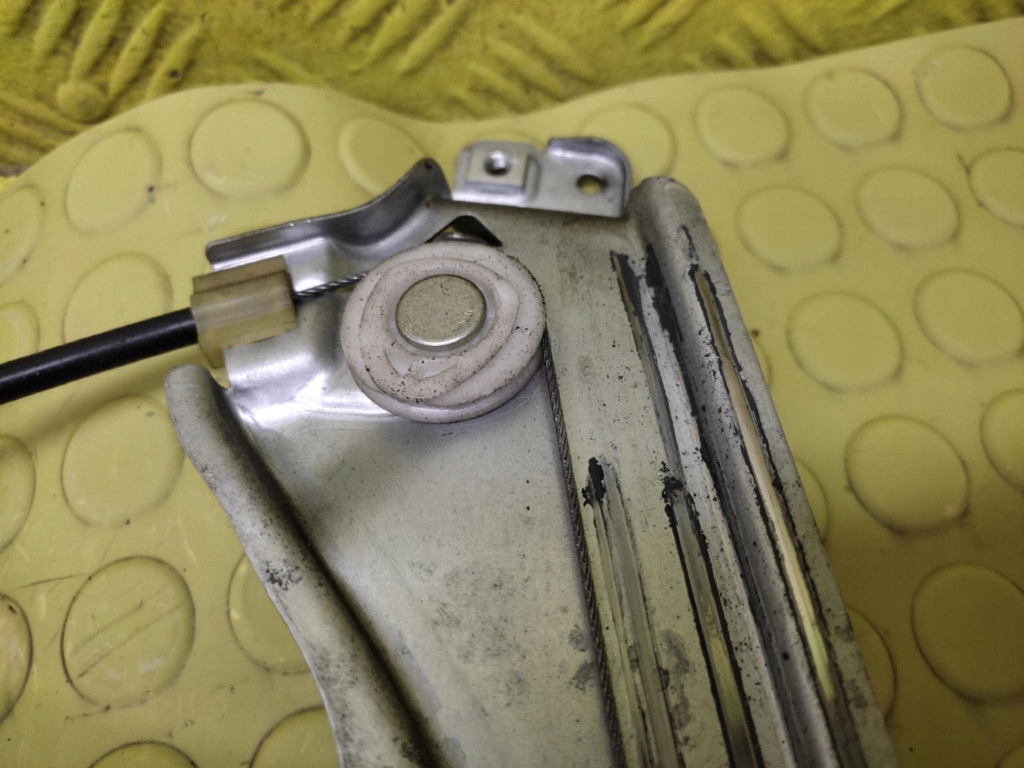 фото №7, Renault clio iii подъемник стекло правый перед 8200291147j