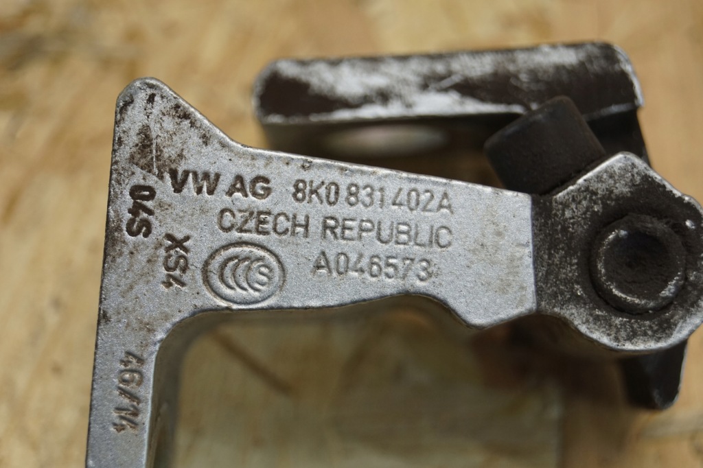 фото №8, Петля двері vw audi skoda 8k0831402a