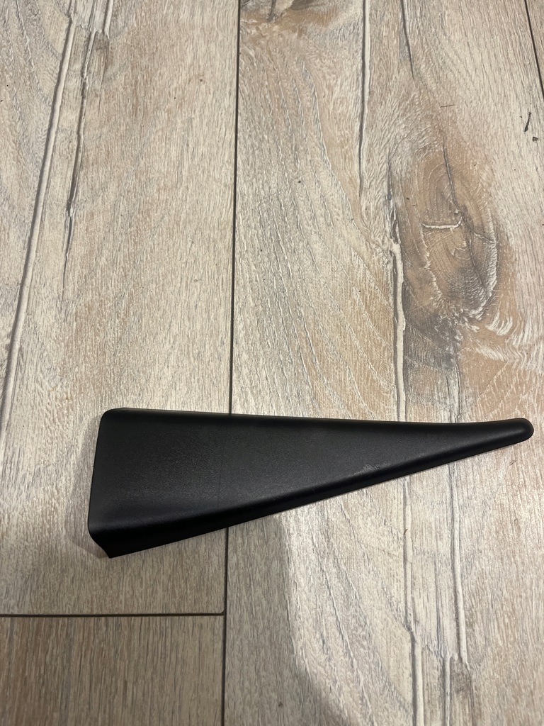 фото №1, Заглушка треугольник дверь правый задняя note e11 05-13