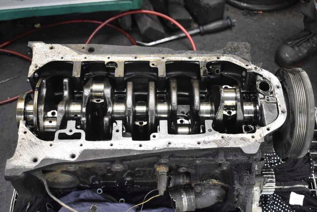 фото №13, Блок dół двигуна wał 046103021 vw transporter t4 2.5 tdi 102 km 90-03