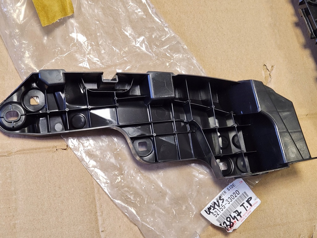 фото №1, Направляющая бампера lexus es300 '18tył - новый oryg.