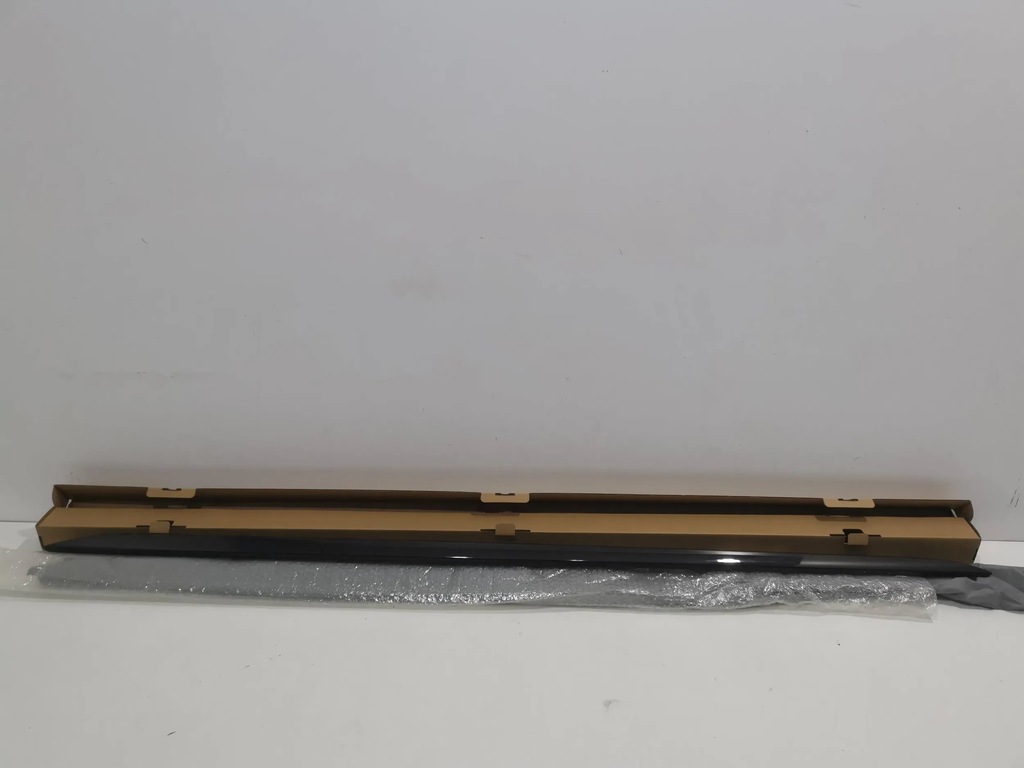 фото №1, Audi оригинальный номер 8w8854868 молдинг порог