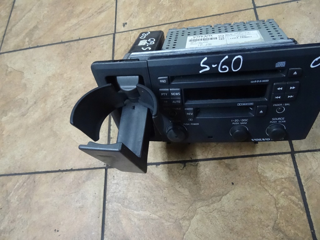 фото №4, Volvo s60 2.4d 02' рамка радіо cd 9491217 8651152-1