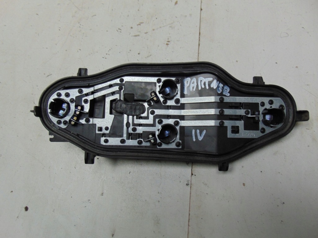 фото №1, Вкладыш левый лампы задняя partner iv berlingo iv combo e rifter citroen peugeot