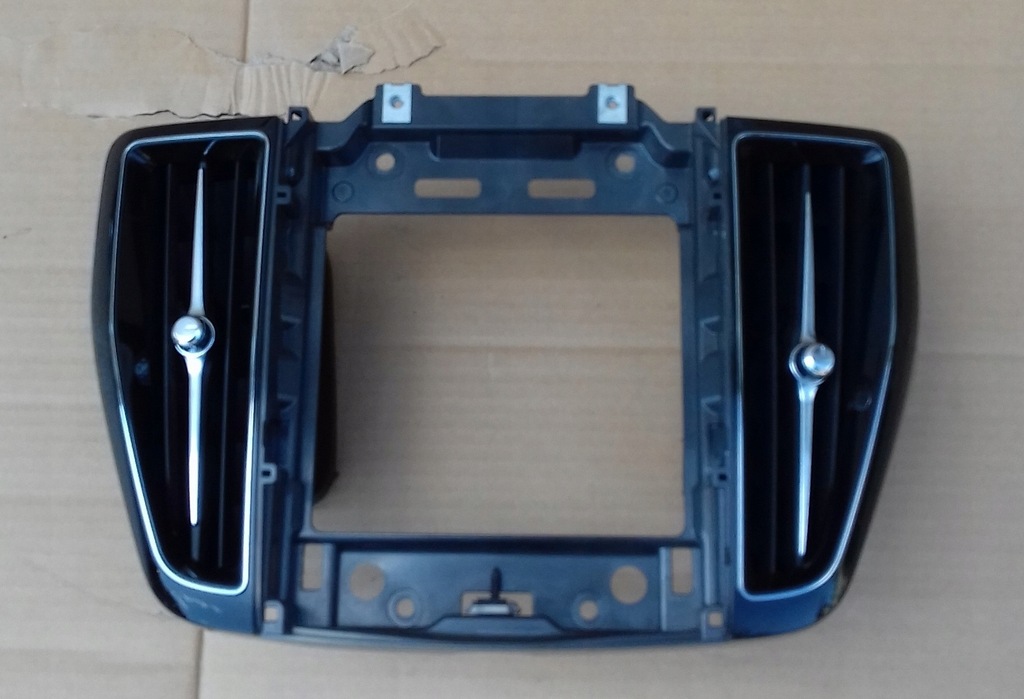 фото №1, Volvo xc60 ii решітка обдув рамка дисплея