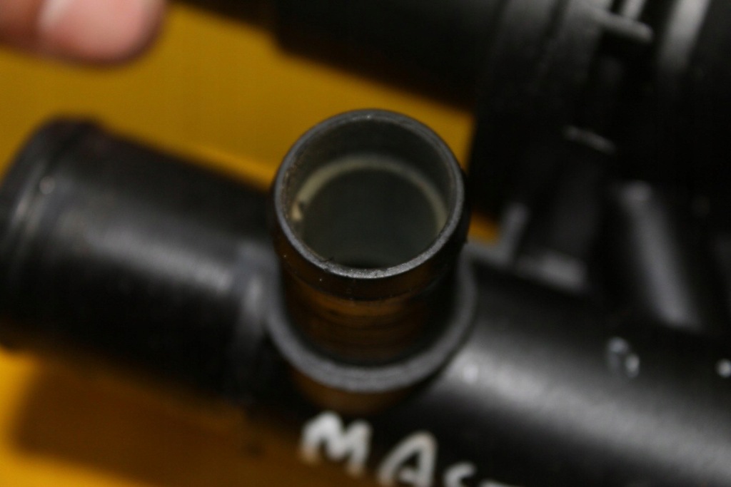 фото №11, Корпус термостата 8200154296 master ii 2.2 dci