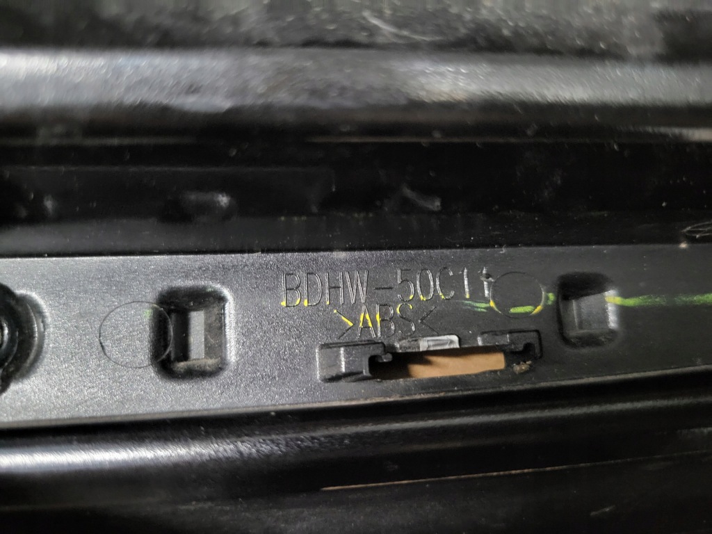 Mazda 3 iv 4 sedan 19r-- решётка бампера передний перед правая с Разборки