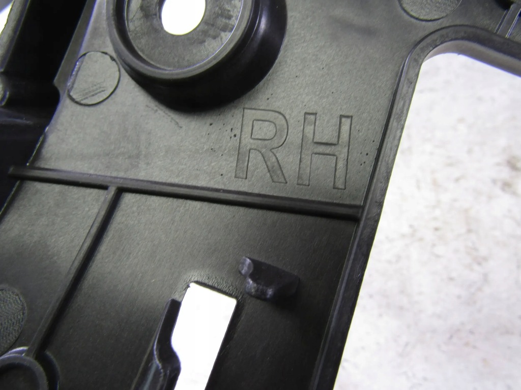 Купить Audi q5 ii направляющая бампера правый задняя 4m0807454a