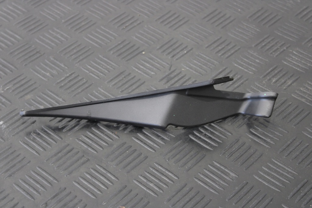 Купити Заглушка жабо права arkana 668621615r