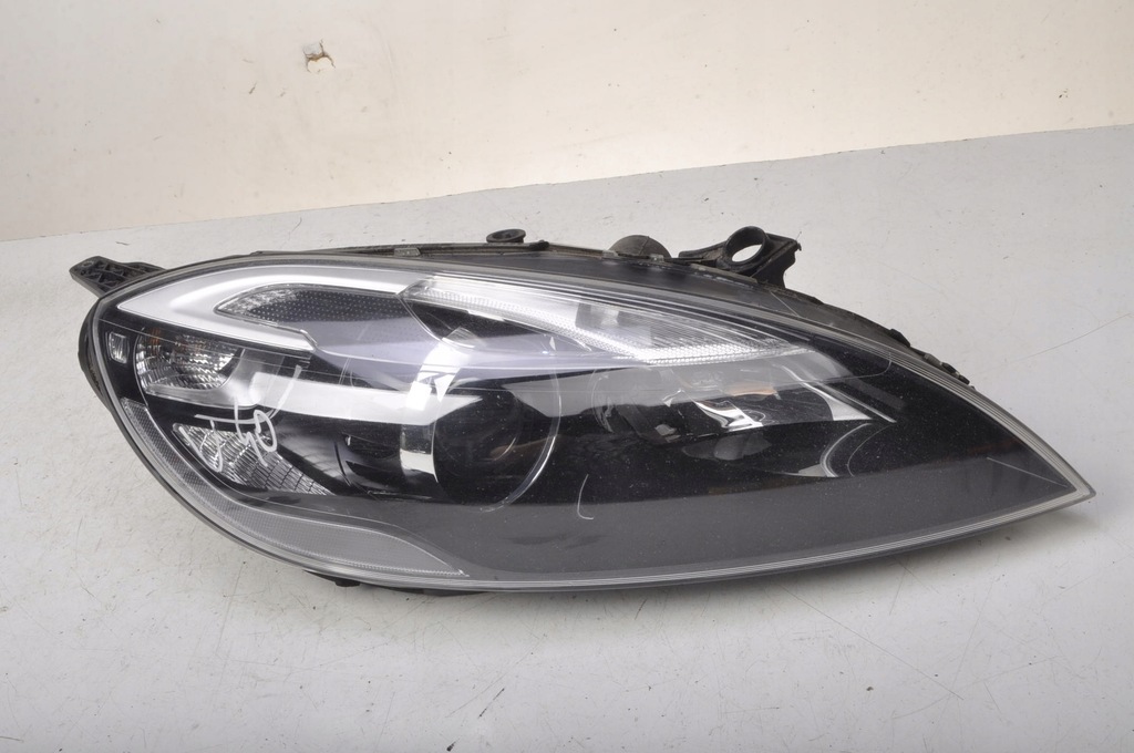 фото №1, Volvo v40 ii лампа права передня ксенон 31420010 uk