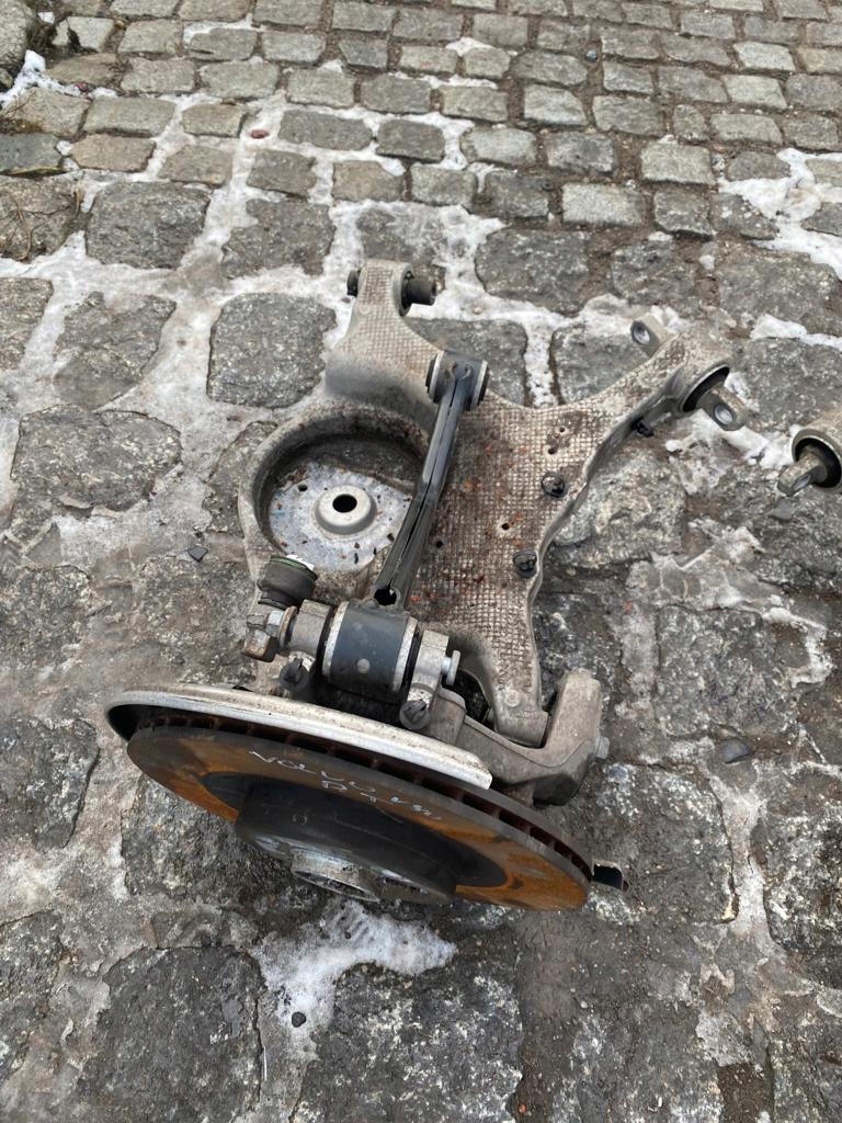 фото №1, Volvo v90 ii 2.0 17r- поворотный кулак ступица правый задняя