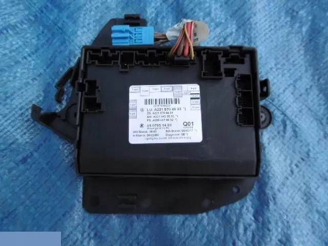 Купити Модуль блок керування двері правий перед a2218704693 mercedes cl w216 w221