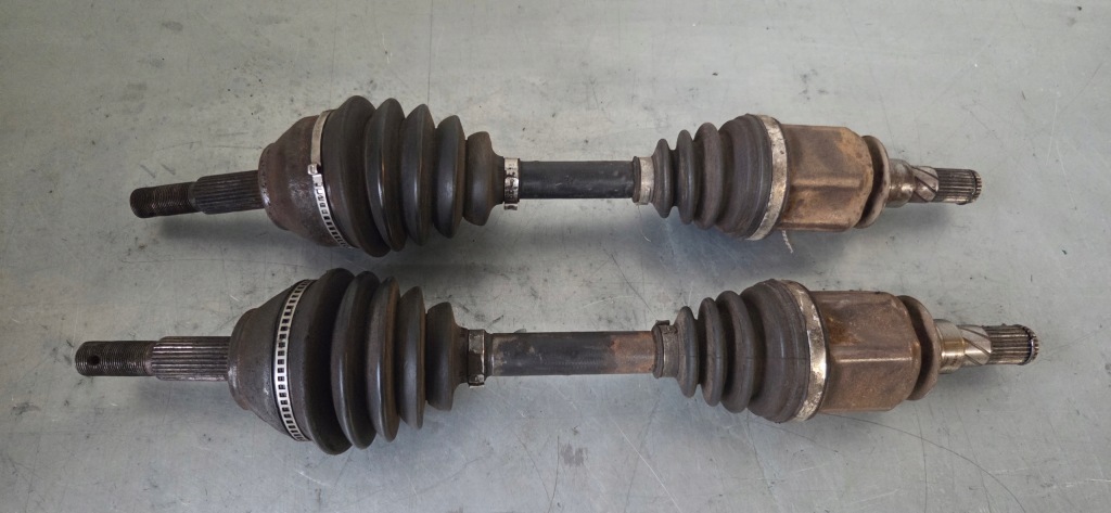 фото №1, Nissan navara d40 pathfinder r51 2.5 dci 2009 rok приводной вал перед