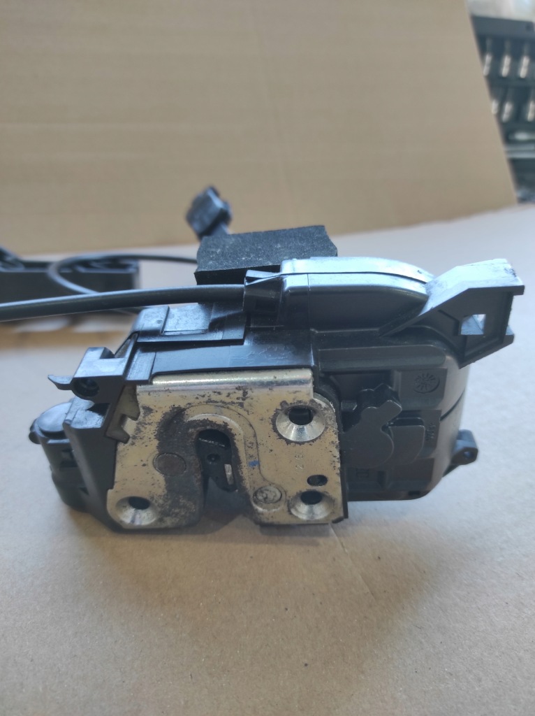 фото №3, Замок дверь задняя правый renault clio iii 4 pin 300129c