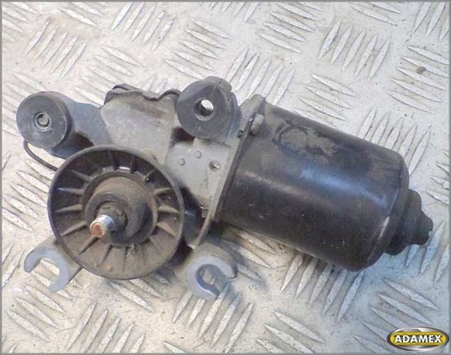 фото №4, Mazda 626 gf 1.8 98r - моторчик дворник