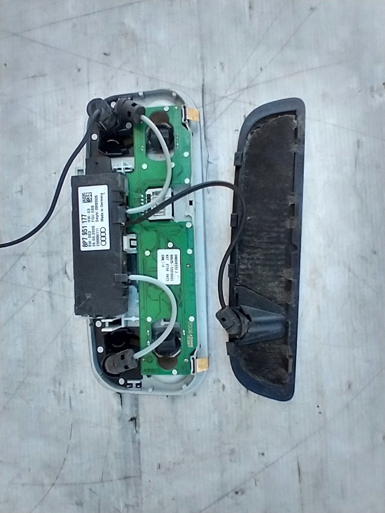 фото №7, Audi a3 8p lift cabrio лампа потолочный салона кабины 8p7951177