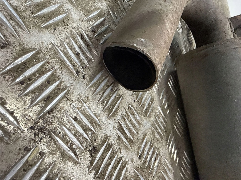 Задня труба вихлопна buick encore i 94550858 в Україні