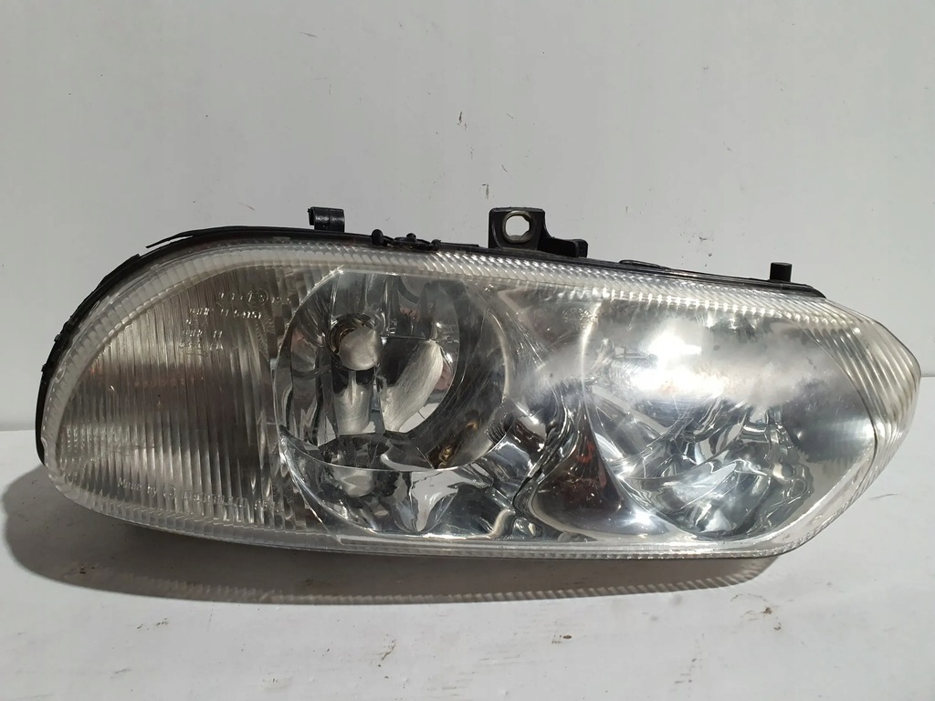 фото №1, Alfa romeo 156 2000 po правая лампы передние