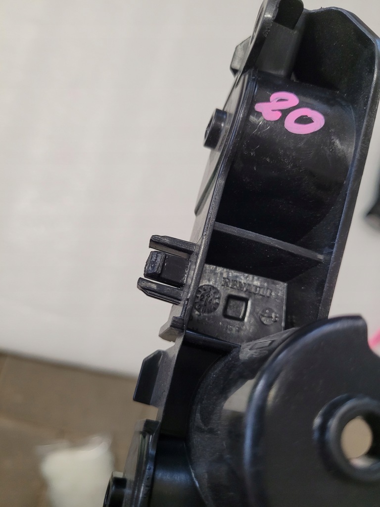 фото №6, Dacia duster ii 2 напрямна кронштейн бампера правий перед 622221036r oem