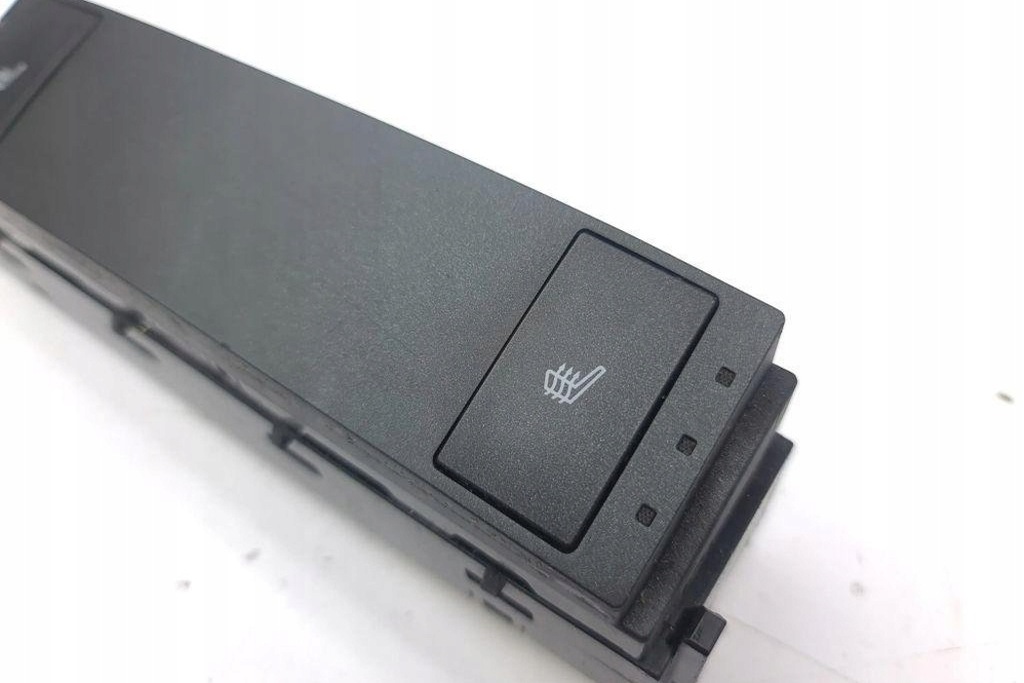 фото №9, Кнопка подогрев сидений lexus is iii _e3_ 8475224010 2.5l 2015